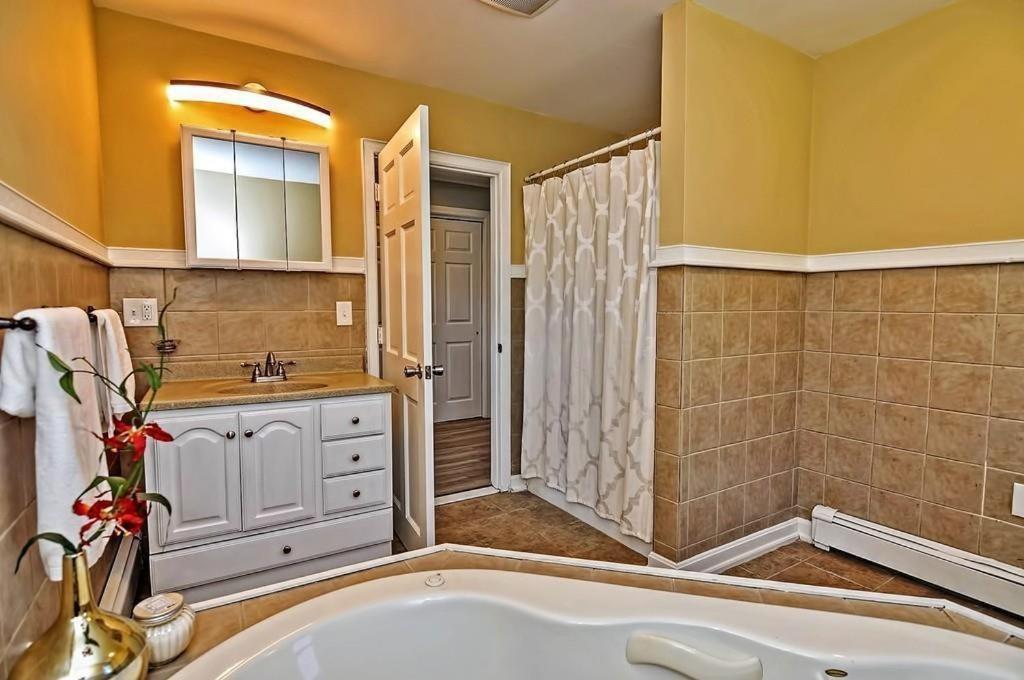 Charming Cottage Historic Falmouth Cape Cod Near Beach And Downtown 2Br 1Bath Deck Buitenkant foto